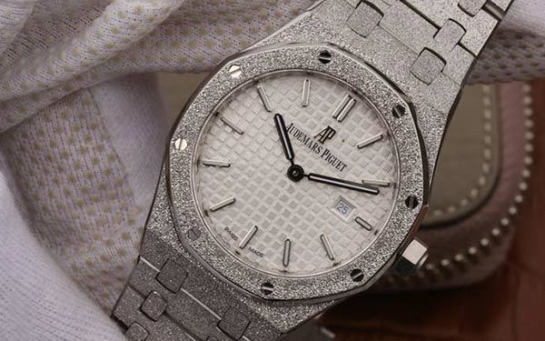 愛(ài)彼腕表表殼有劃痕處理辦法詳解（圖）