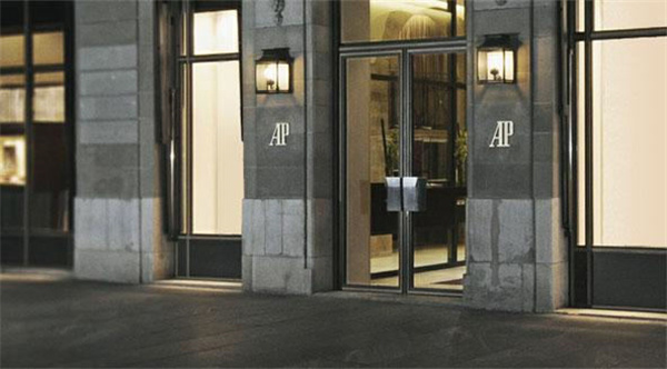 愛彼手表發條一直上不緊處理辦法詳解(圖) 愛彼手表發條一直上不緊處理辦法詳解(圖)